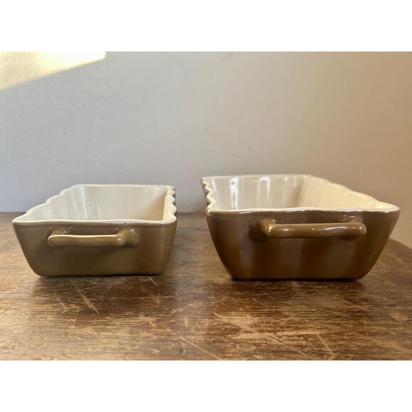 Vintage Ruffled Brown and White Ceramic Bakeware, Set of 2 - Picture 7 of 8